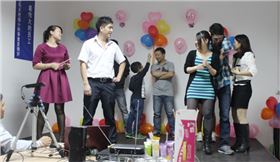 海納促銷臺(tái)工廠快樂會(huì)議 海納促銷臺(tái)工廠快樂會(huì)議